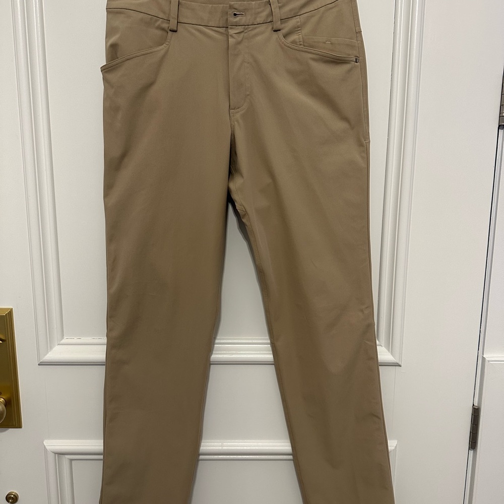 Lululemon ABC original model Size 34. Inseam 34 khaki
